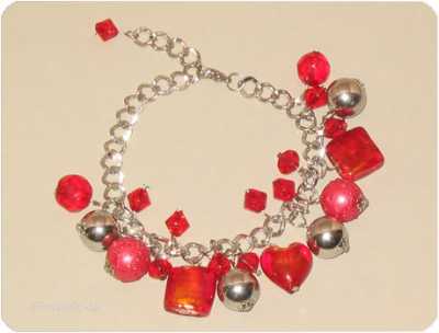 Bettelarmband silber mit roten Perlen